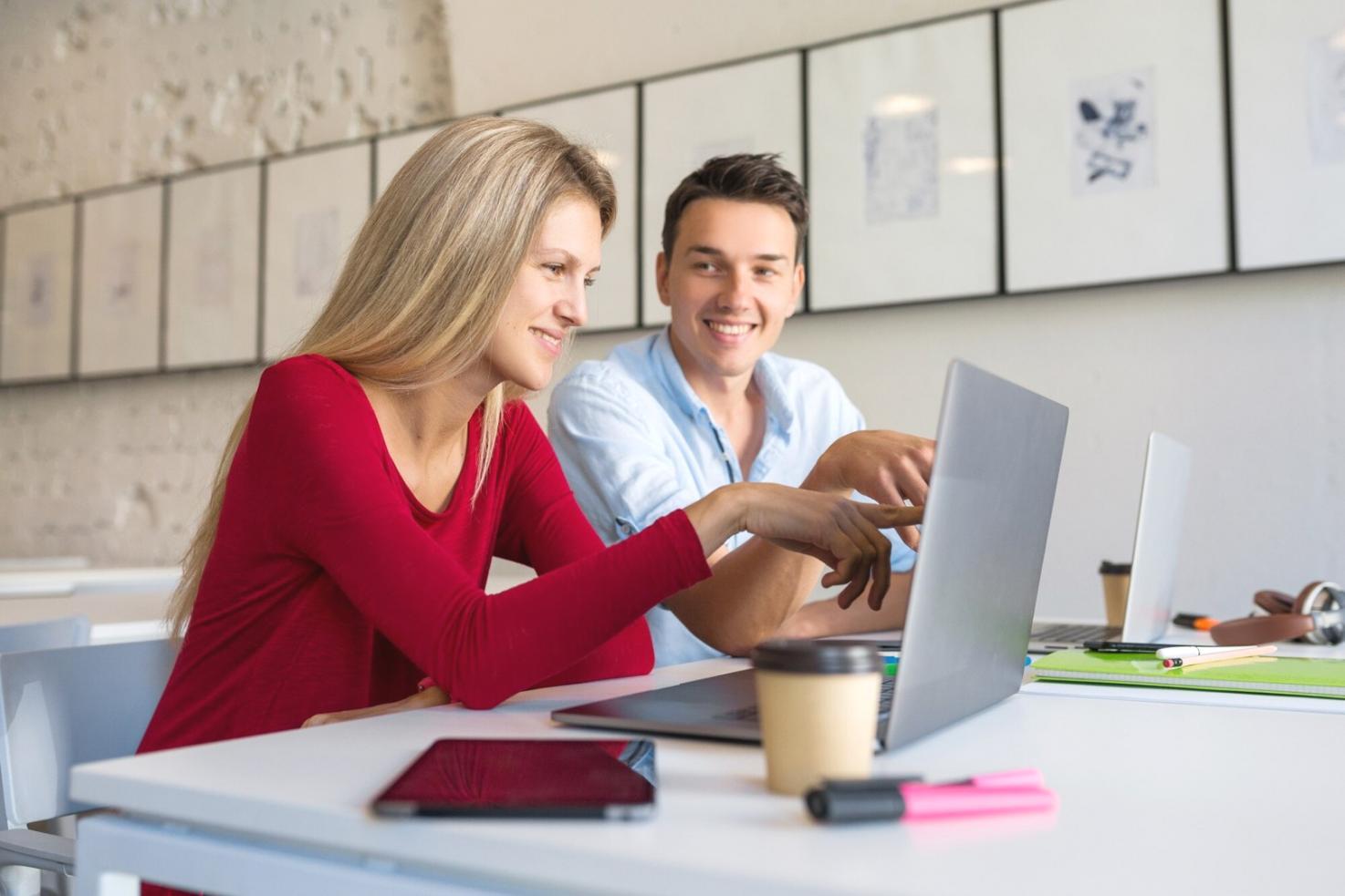 Collaboration professionnelle entre partenaires pour le développement de carrière